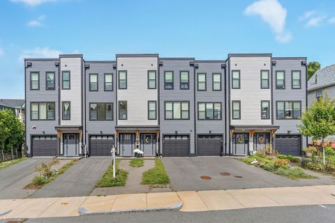 27 Carter St 2 Everett MA 02149