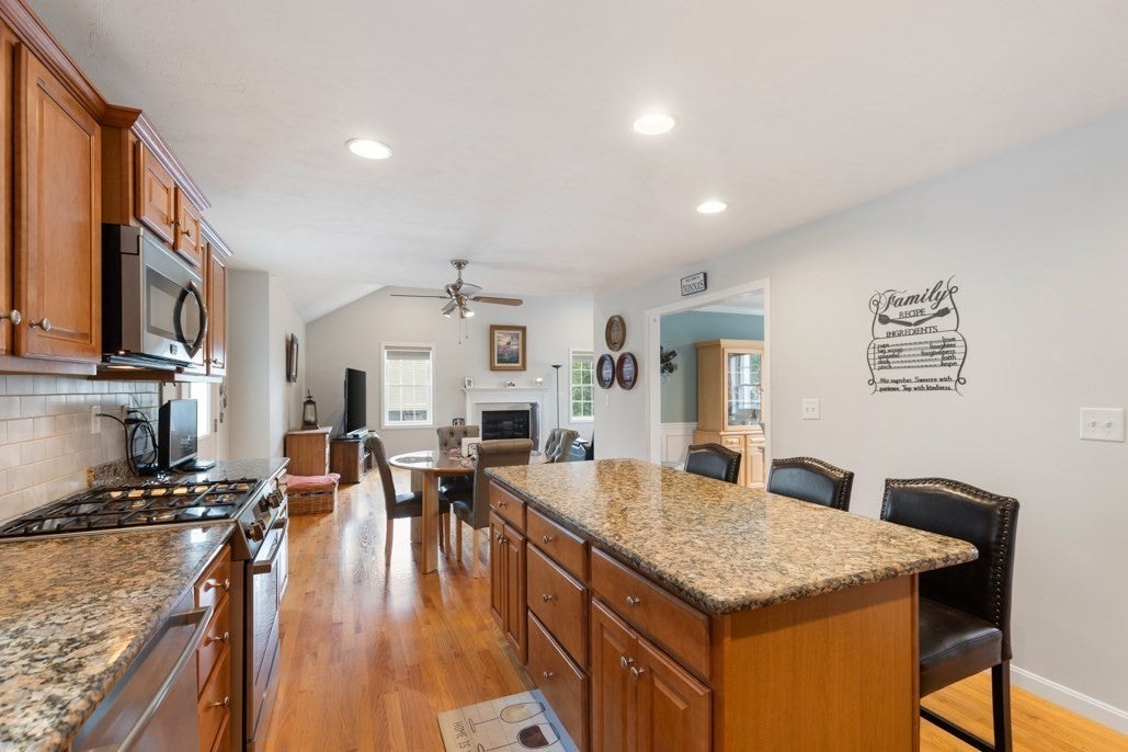 28 Glenside Ave, Billerica, MA, 28 Glenside Ave, Billerica, MA Photo #10