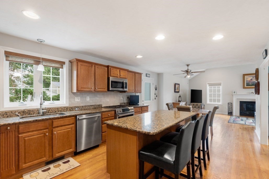 28 Glenside Ave, Billerica, MA, 28 Glenside Ave, Billerica, MA Photo #9