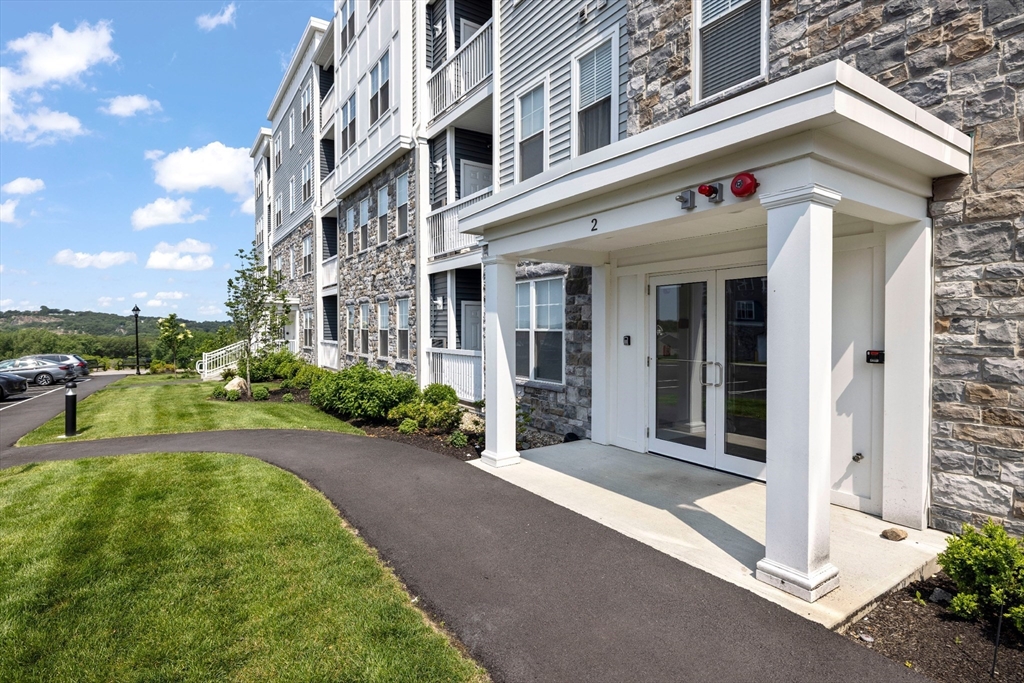 2 Stratton Dr 102