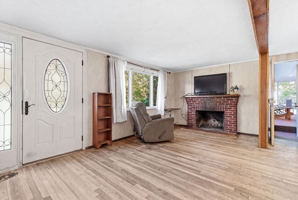 51 Maple St, Weymouth, MA, 51 Maple St, Weymouth, MA Photo #3