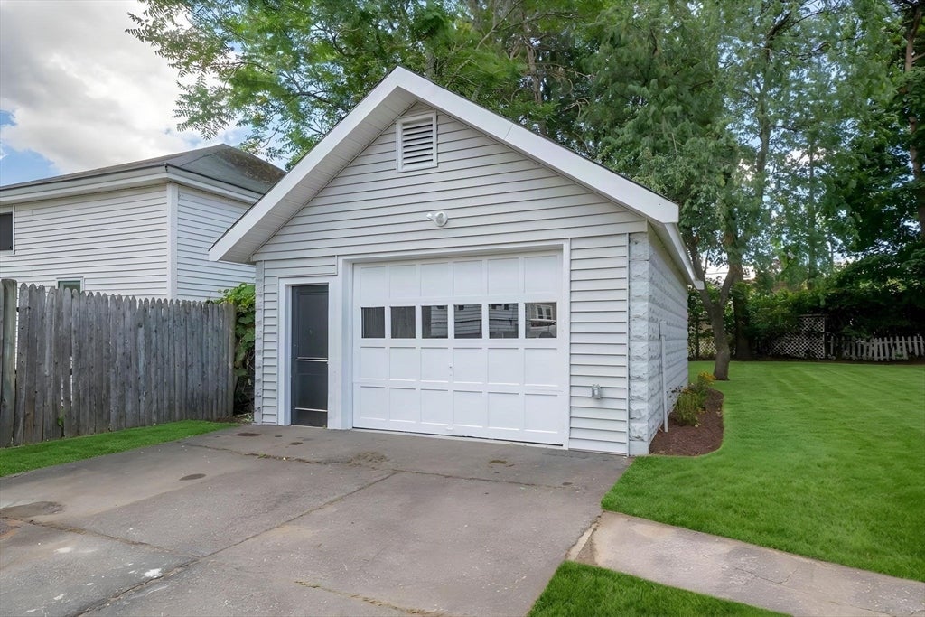 43 Laurel St
