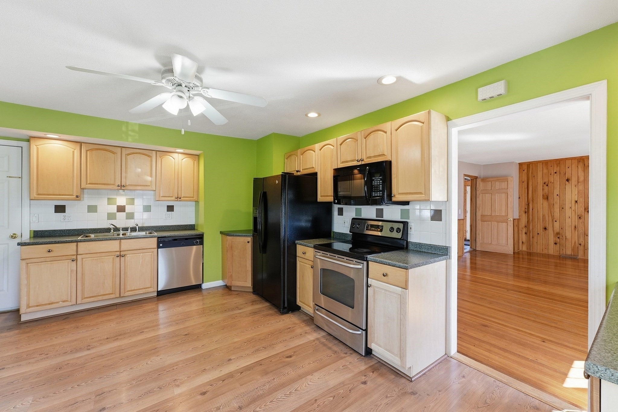 102 Lemuel Ave, Chicopee, MA, 102 Lemuel Ave, Chicopee, MA Photo #8