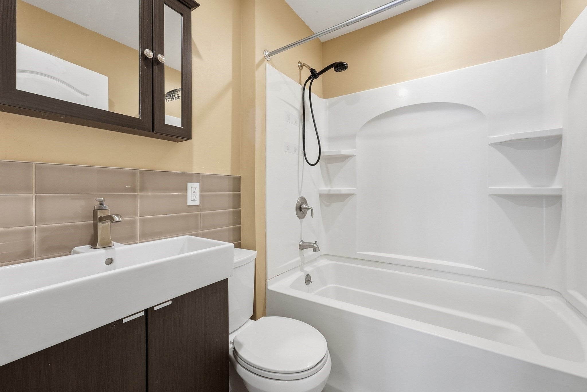 102 Lemuel Ave, Chicopee, MA, 102 Lemuel Ave, Chicopee, MA Photo #4