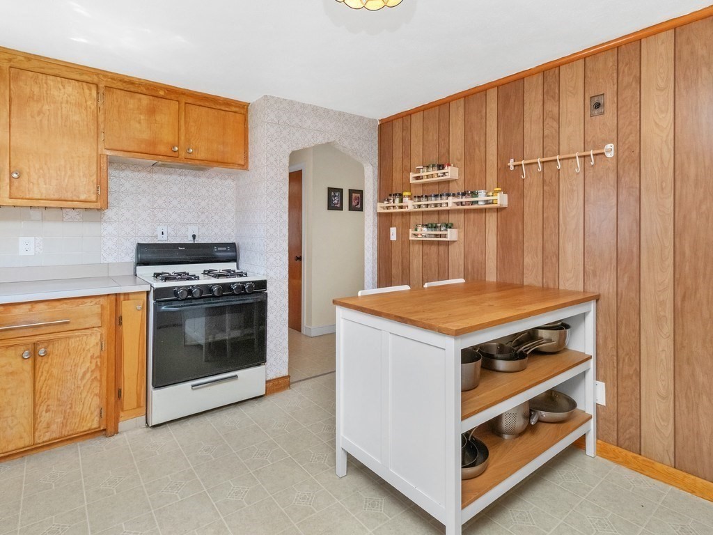 49 Hollace Street, Waltham, MA Photo #7