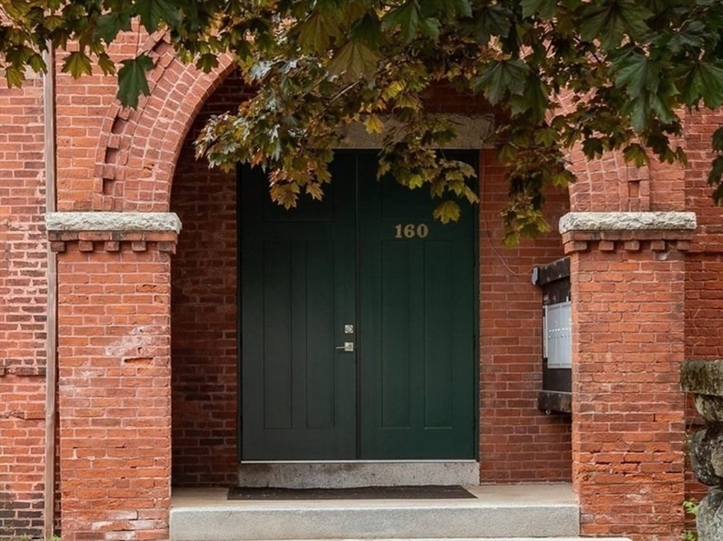 160 Salem Street 201
