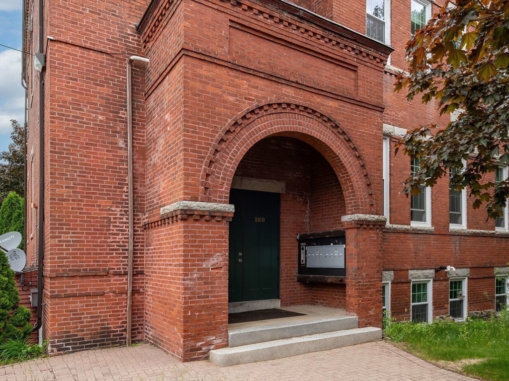 160 Salem Street 201