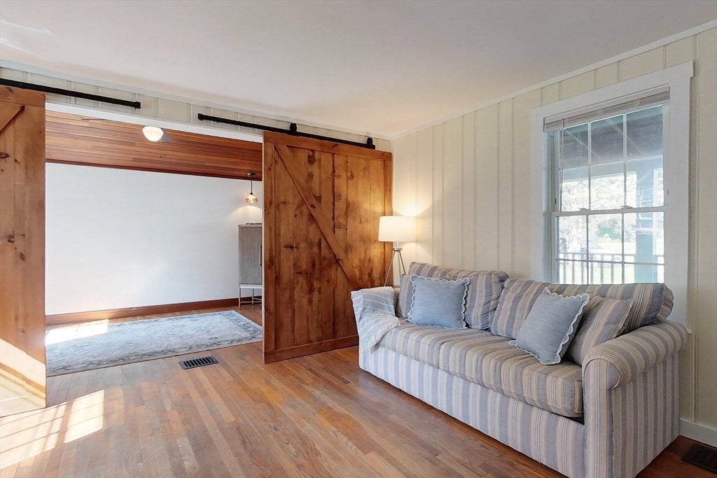 50 Whiting St, Lunenburg, MA Photo #10