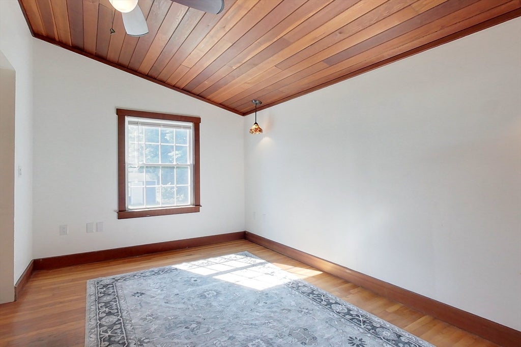 50 Whiting St, Lunenburg, MA Photo #12