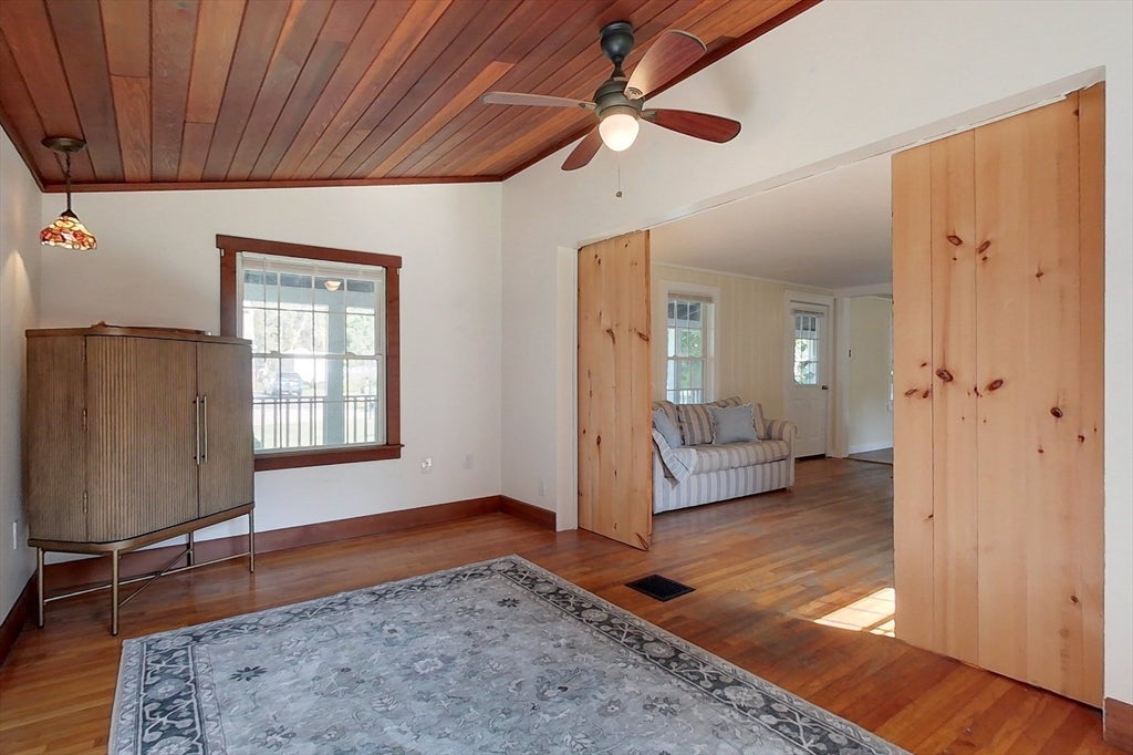 50 Whiting St, Lunenburg, MA Photo #11