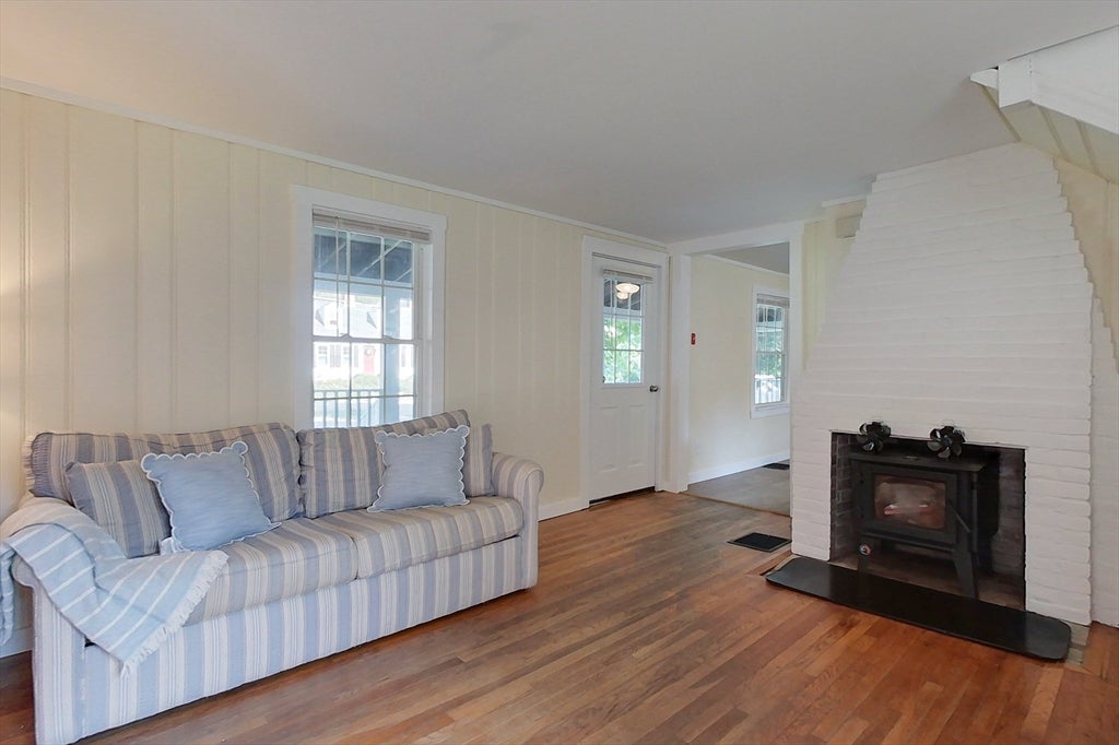 50 Whiting St, Lunenburg, MA Photo #9