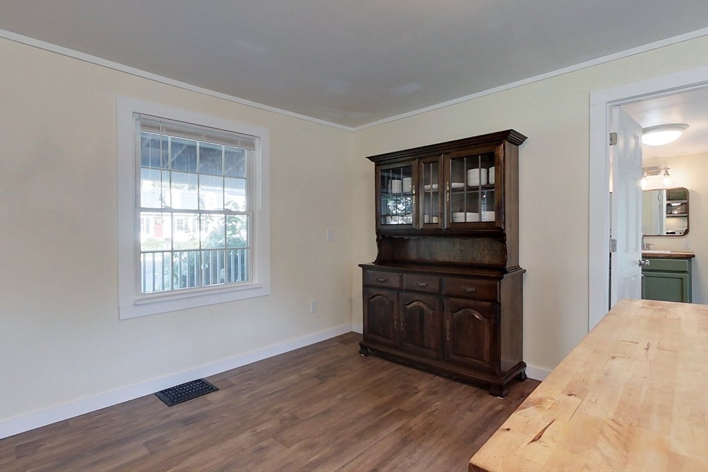 50 Whiting St, Lunenburg, MA Photo #6