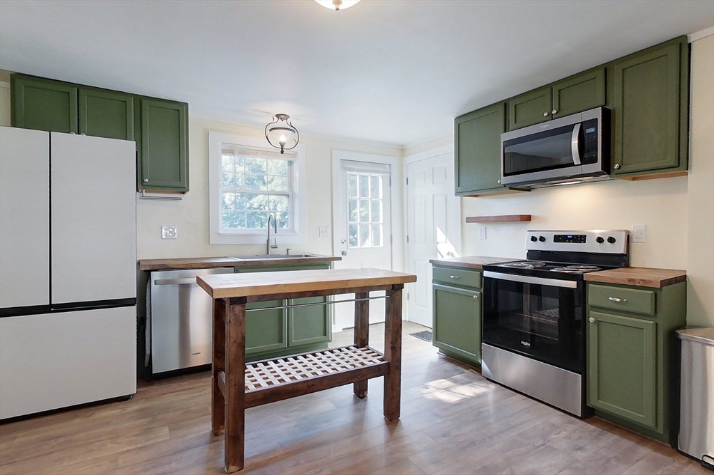 50 Whiting St, Lunenburg, MA Photo #3