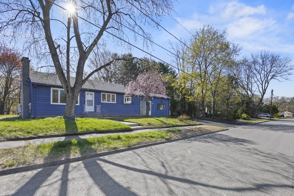 11 Kinglet Dr