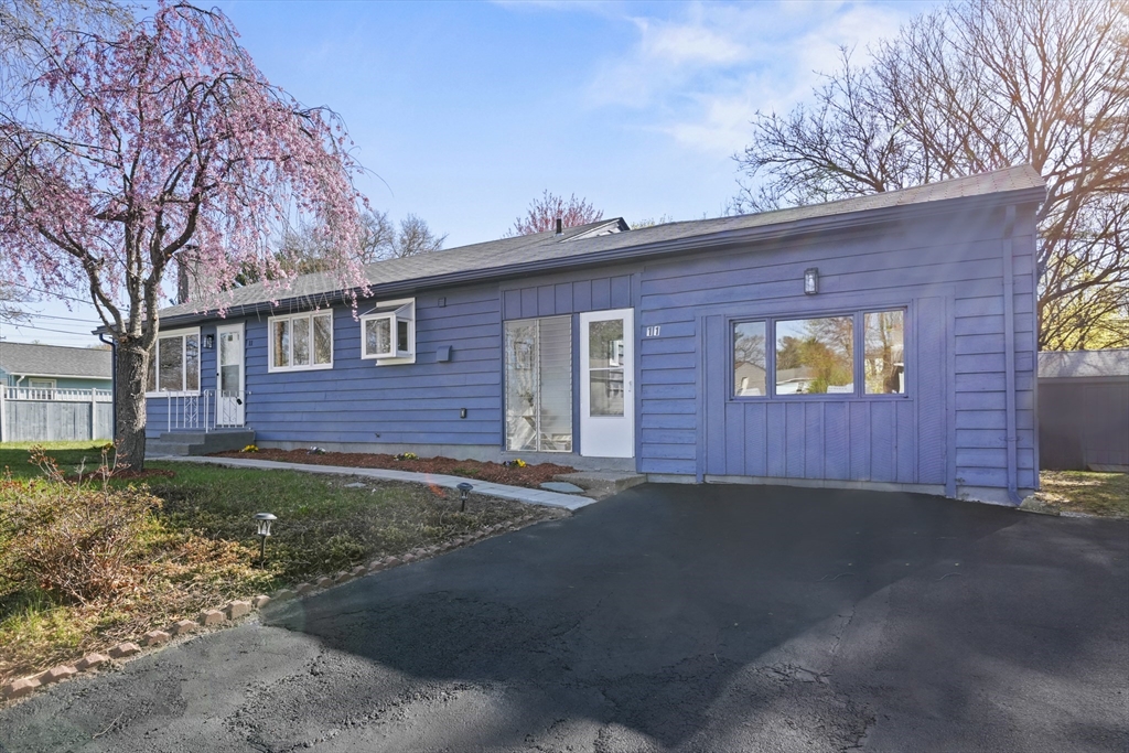 11 Kinglet Dr