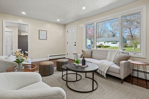 11 Kinglet Dr Shrewsbury MA 01545