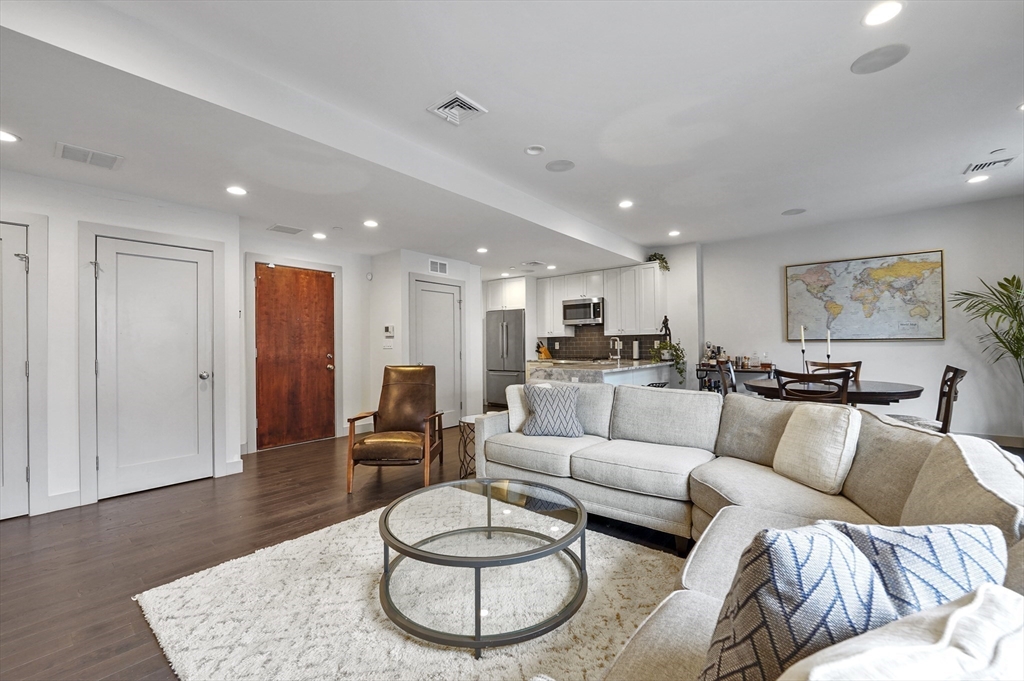 309 E Street 23