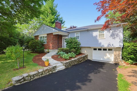Photo of 18 Fletcher St, Worcester, MA 01604 (MLS # 73554417)