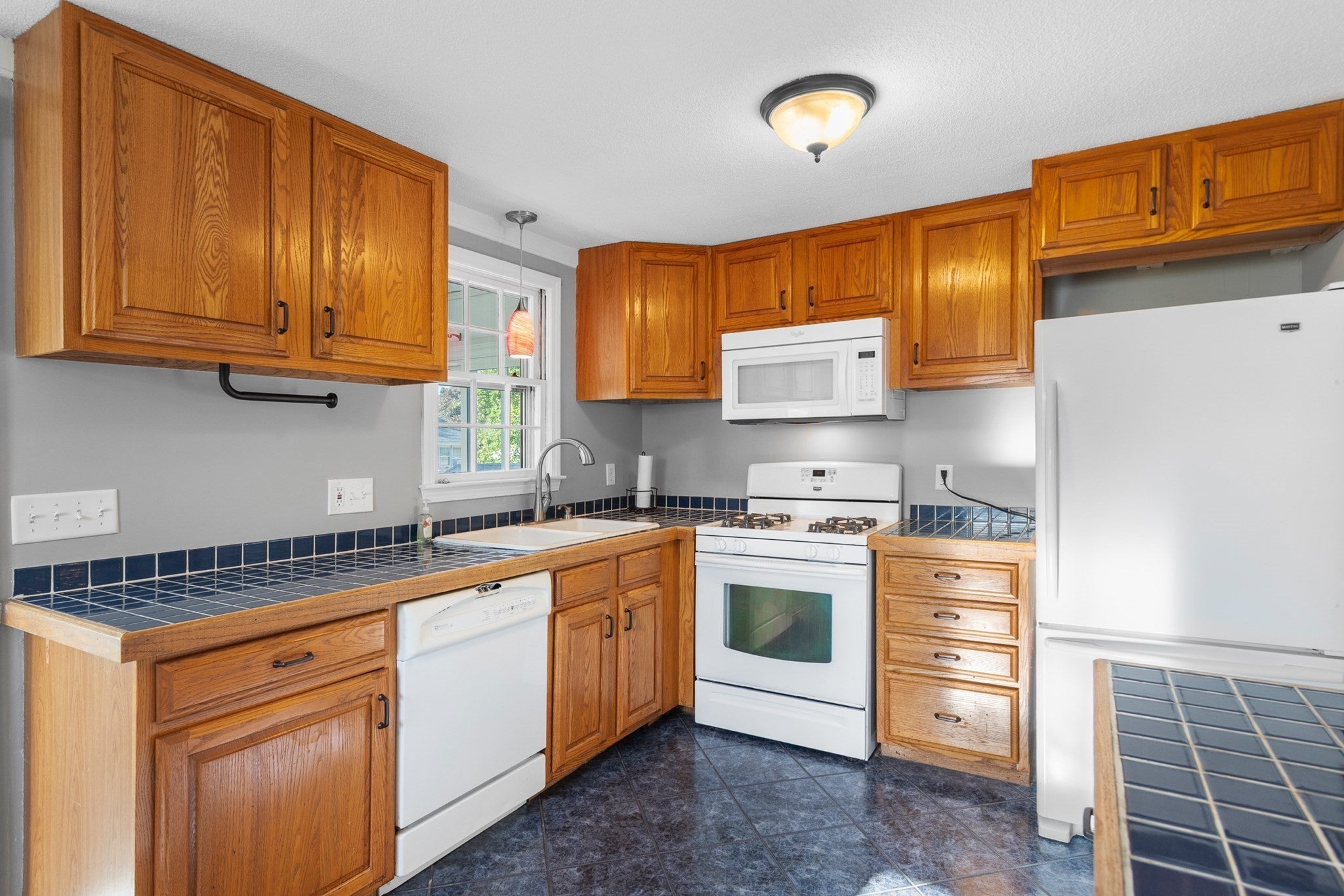 70 Westwind Rd, Lowell, MA Photo #10