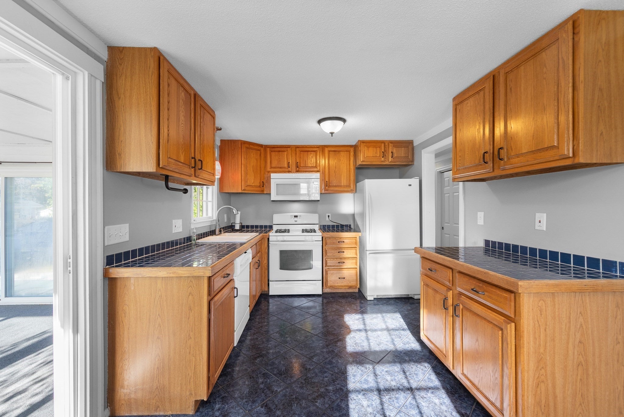 70 Westwind Rd, Lowell, MA Photo #9