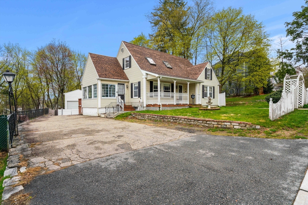 38 Marsh Ave