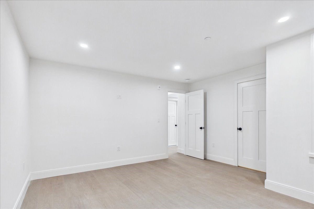 305 Chestnut Ave #6, Boston, MA Photo #32