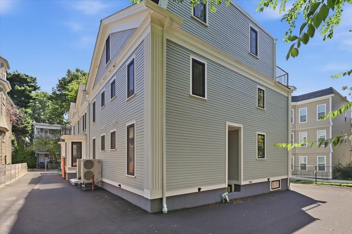 305 Chestnut Ave #6, Boston, MA Photo #35
