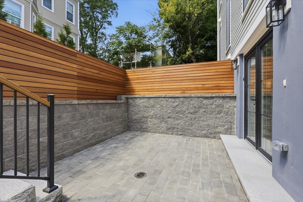 305 Chestnut Ave #6, Boston, MA Photo #10