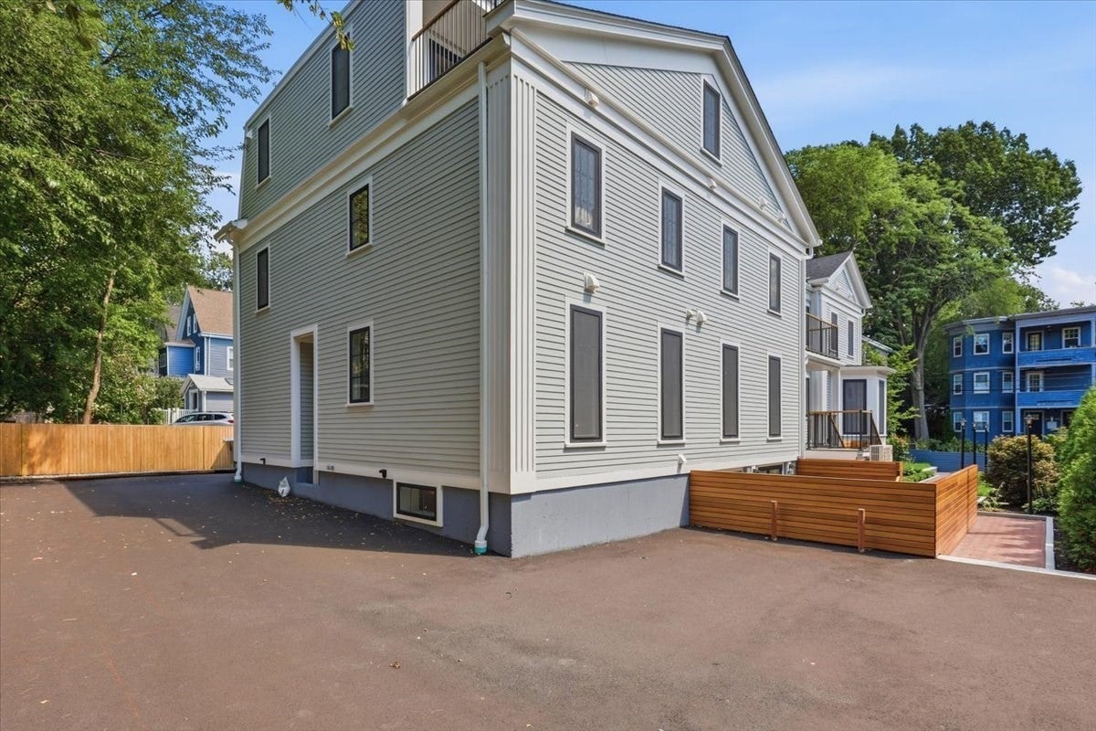 305 Chestnut Ave #6, Boston, MA Photo #34