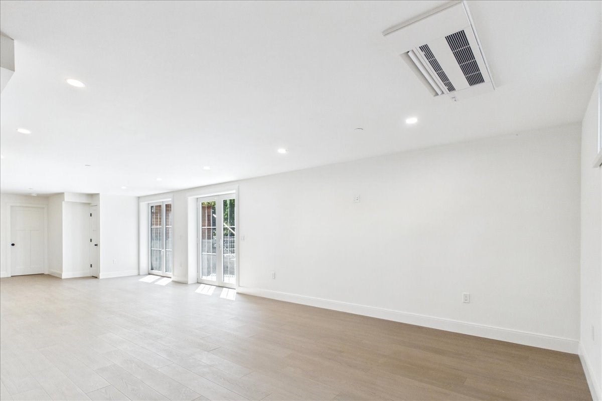 305 Chestnut Ave #6, Boston, MA Photo #22