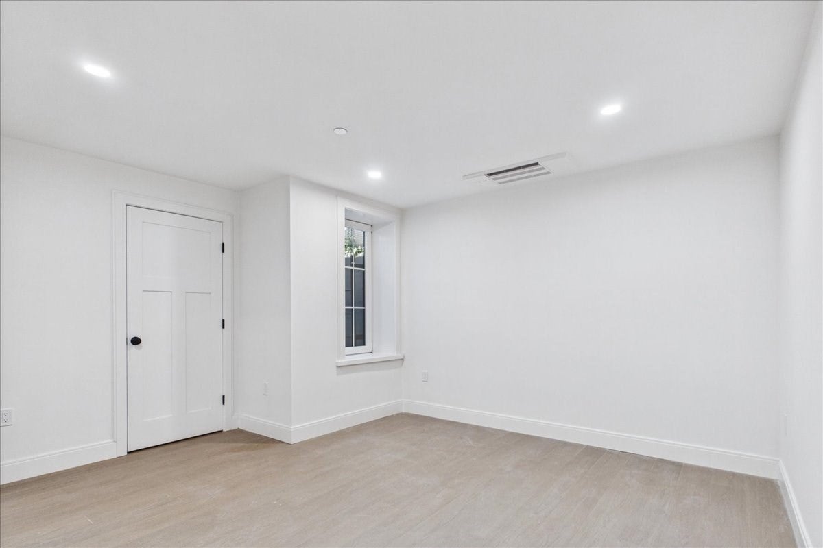 305 Chestnut Ave #6, Boston, MA Photo #31