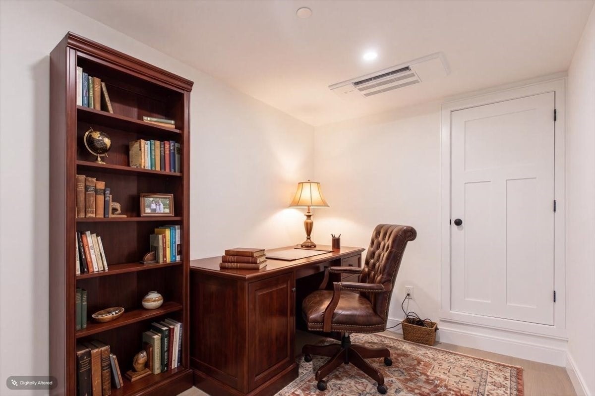 305 Chestnut Ave #6, Boston, MA Photo #24