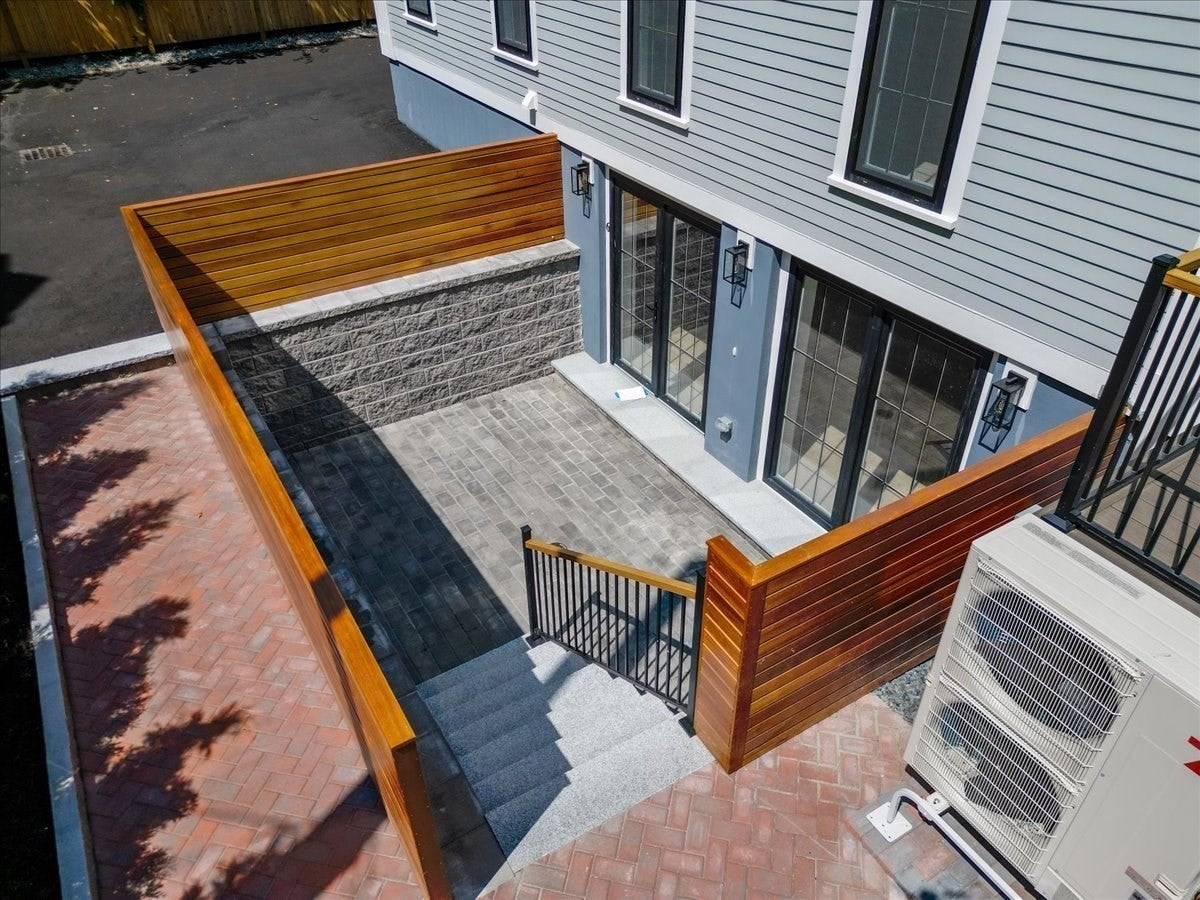 305 Chestnut Ave #6, Boston, MA Photo #6