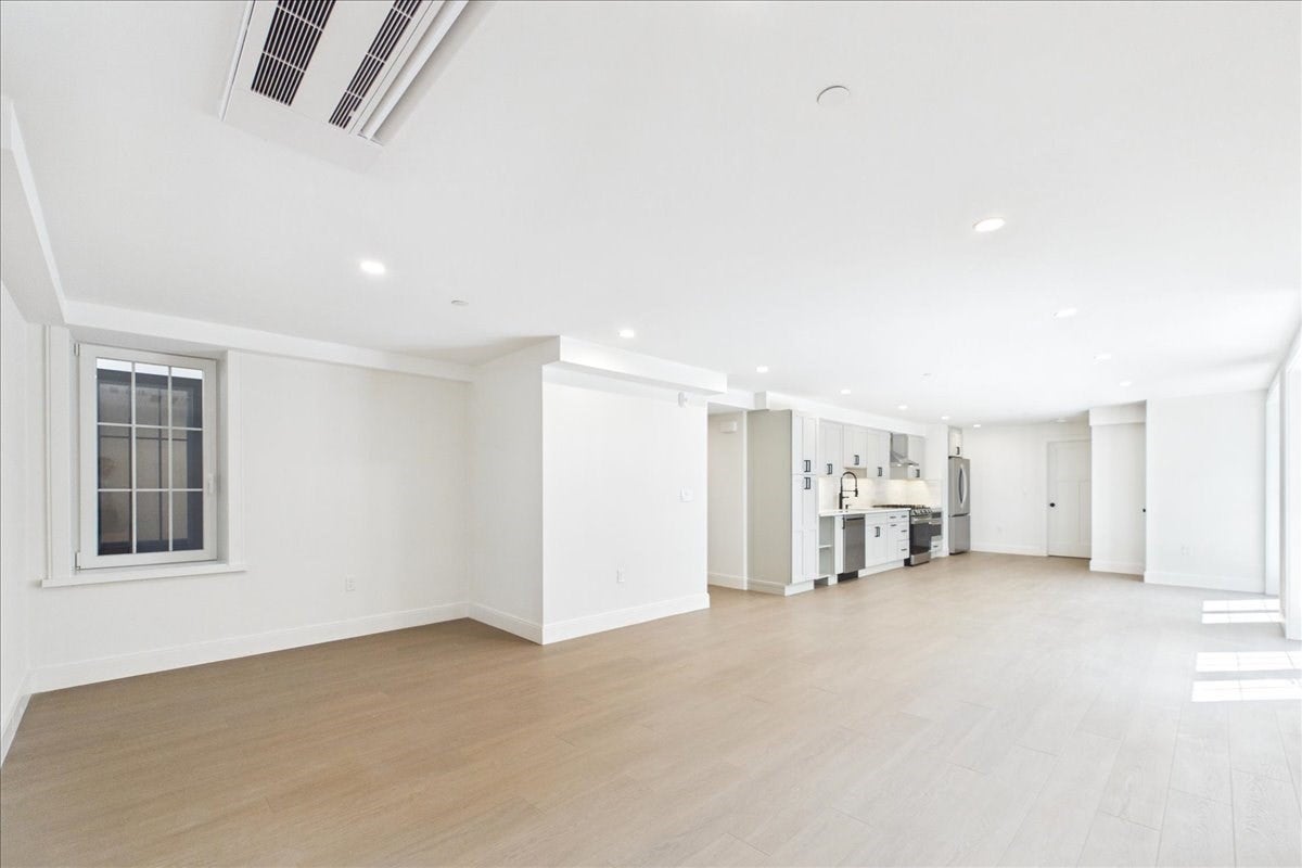 305 Chestnut Ave #6, Boston, MA Photo #21