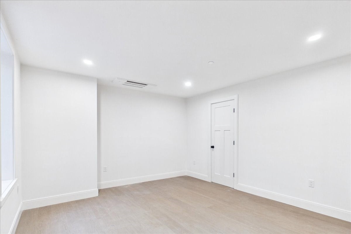 305 Chestnut Ave #6, Boston, MA Photo #26