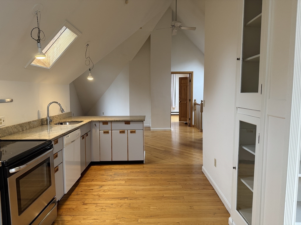 Cambridge, Massachusetts 02138, United States, 1 Bedroom Bedrooms, ,1 BathroomBathrooms,Residential,Active,207329