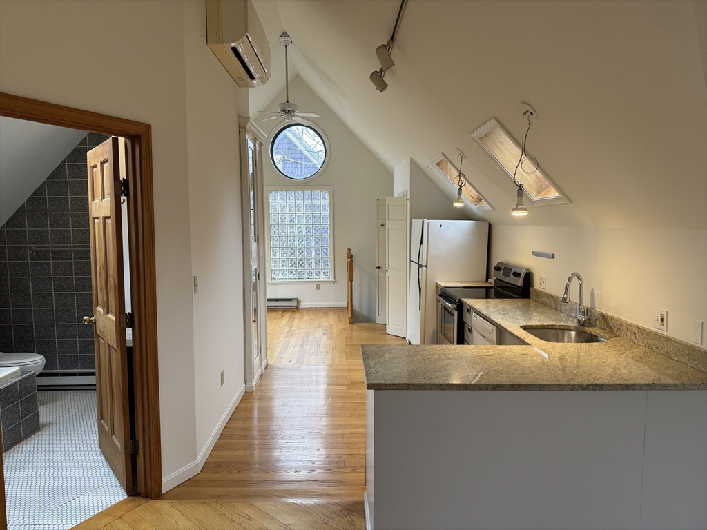 Cambridge, Massachusetts 02138, United States, 1 Bedroom Bedrooms, ,1 BathroomBathrooms,Residential,Active,207329