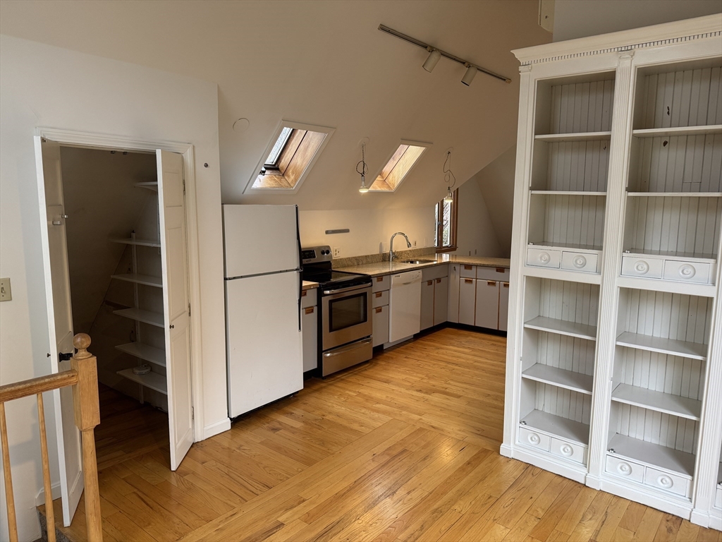 Cambridge, Massachusetts 02138, United States, 1 Bedroom Bedrooms, ,1 BathroomBathrooms,Residential,Active,207329