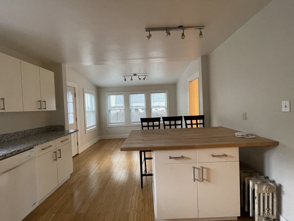 Newton, Massachusetts 02458, United States, 4 Bedrooms Bedrooms, ,3 BathroomsBathrooms,Residential,Active,146634