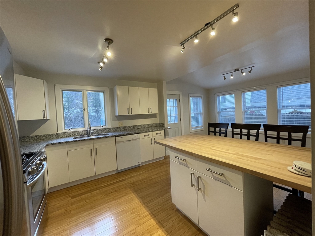 Newton, Massachusetts 02458, United States, 4 Bedrooms Bedrooms, ,3 BathroomsBathrooms,Residential,Active,146634