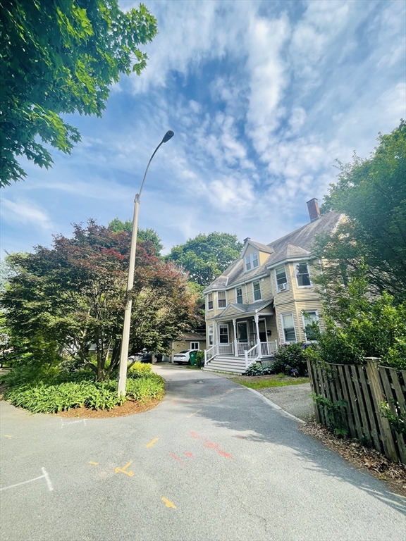 Newton, Massachusetts 02458, United States, 4 Bedrooms Bedrooms, ,3 BathroomsBathrooms,Residential,Active,146634