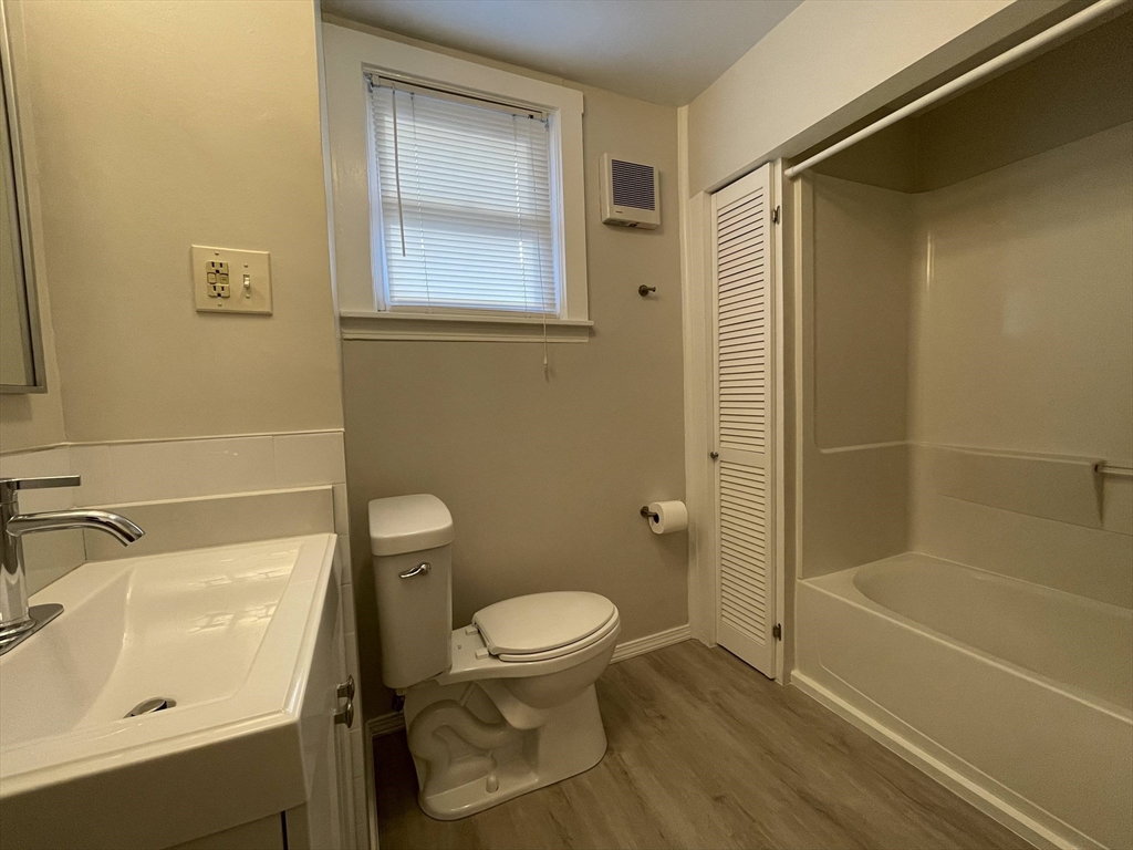 Newton, Massachusetts 02458, United States, 4 Bedrooms Bedrooms, ,3 BathroomsBathrooms,Residential,Active,146634