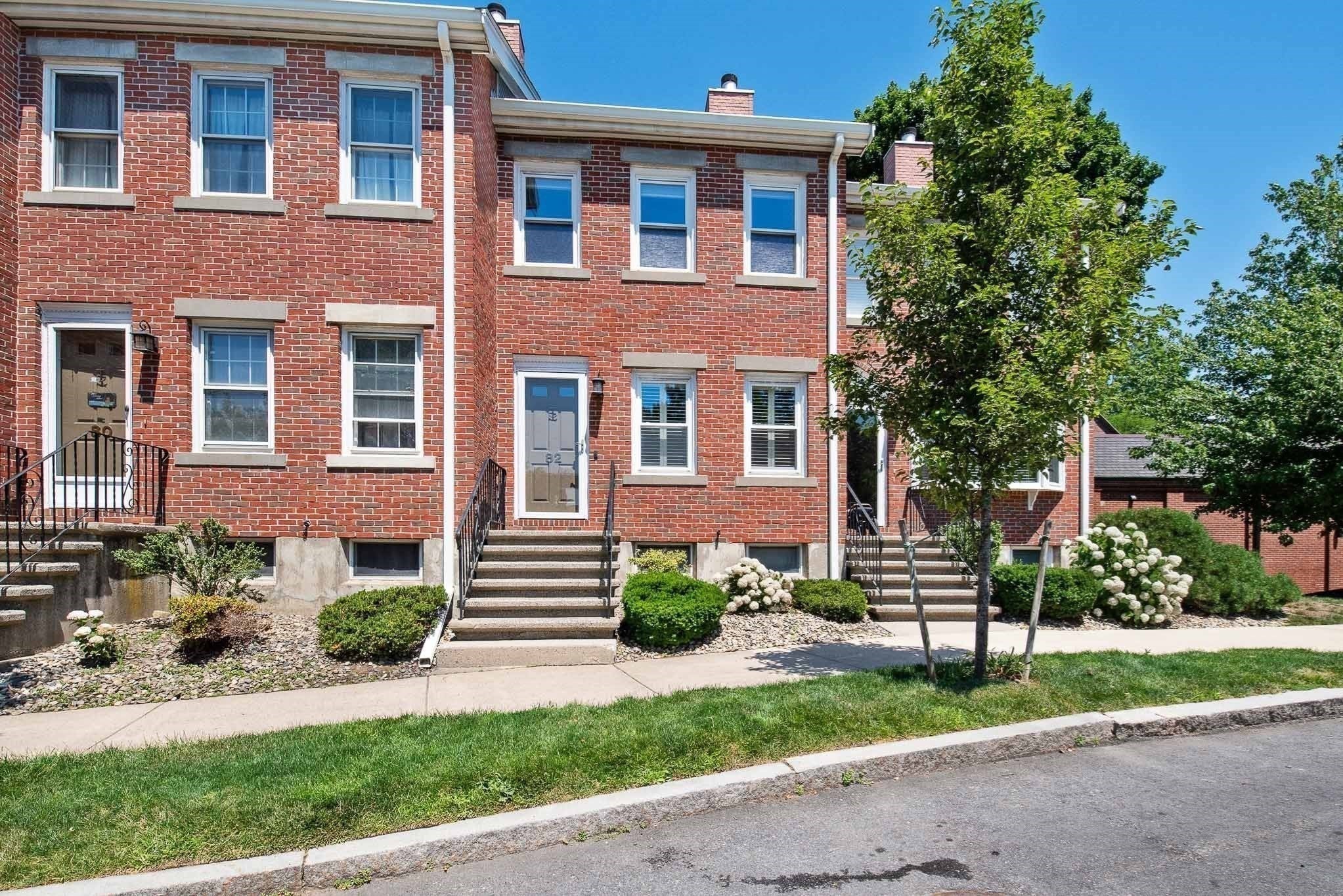 82 Captains Row