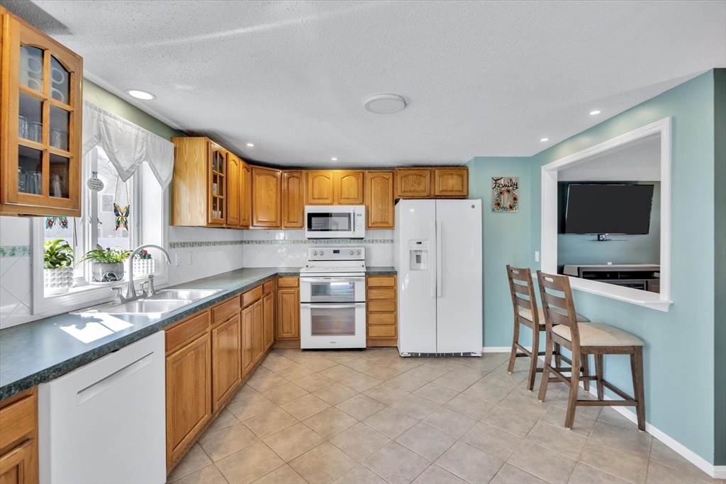 3 Harness Dr, Falmouth, MA Photo #8