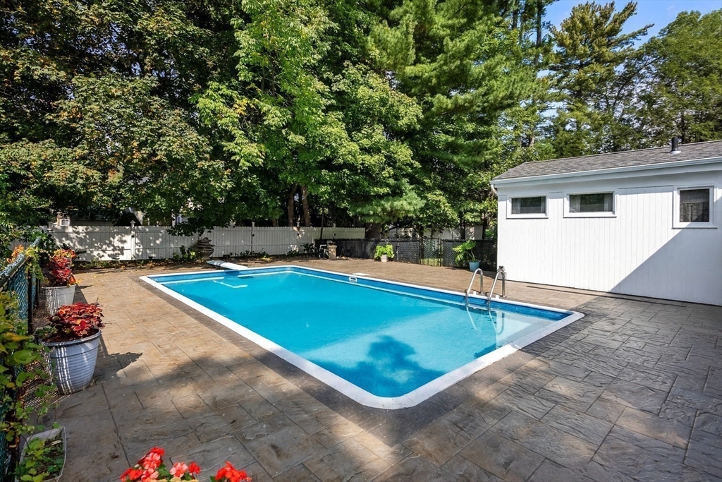 11 Highland Cir