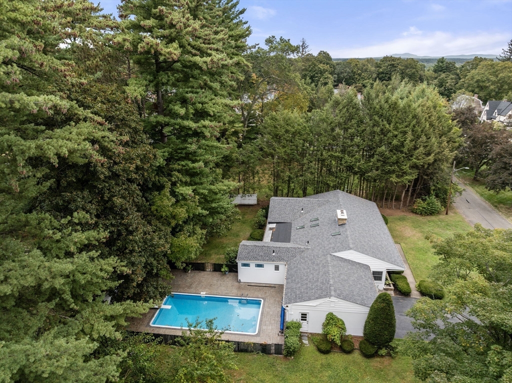 11 Highland Cir