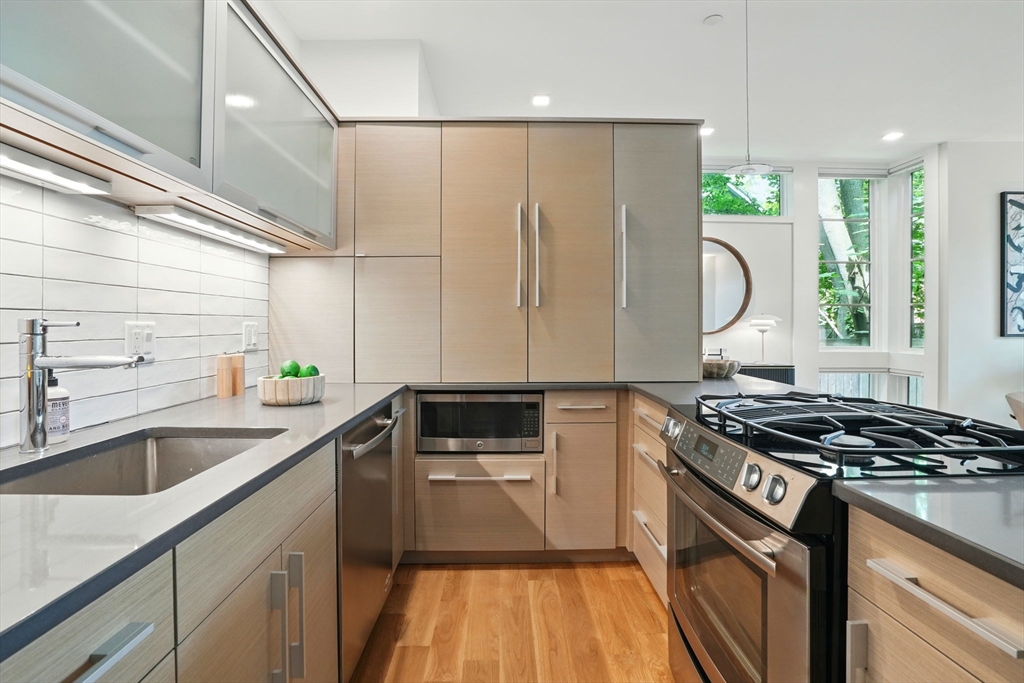 89 Kirkland St 89