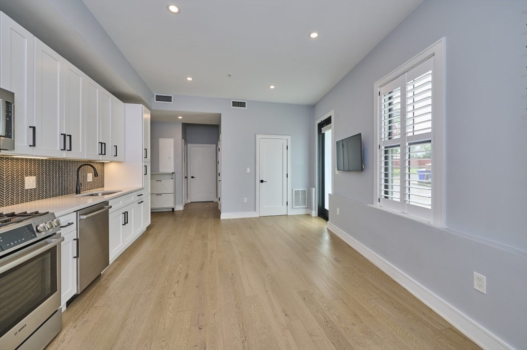 37 Horace St 101