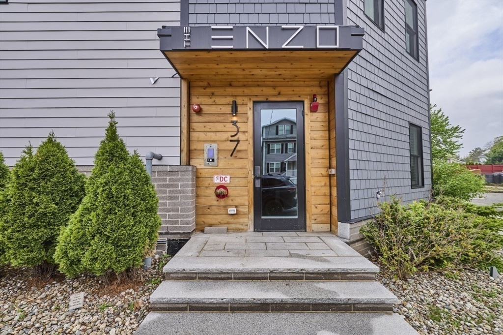 37 Horace St 101