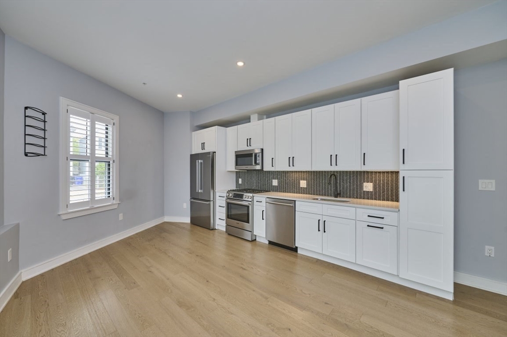 37 Horace St 101